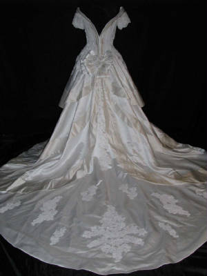 Mon Cheri bridal wedding gown back 17-152gownb.jpg