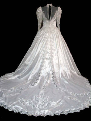 67gownb.jpg Modest vintage bridal gown back