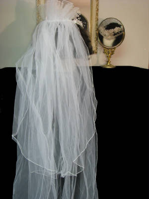 72veilb1.jpg FREE headpiece and veil with gown