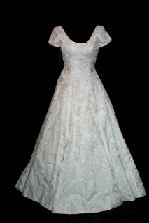 Saison Blanche Bridal Wedding Gown 27gownsf.jpg