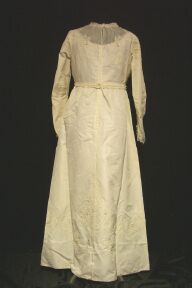 gown32-b.jpg Vintage modest bridal gown sans train