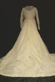 gown32-96bt.jpg Vintage wedding bridal gown  back
