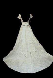 Saison Blanche Bridal Wedding gowns27b.jpg