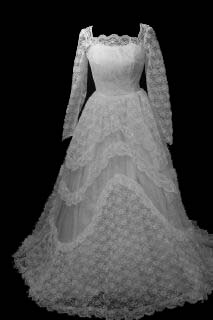 gowns7fa.jpg Modest vintage wedding gown front
