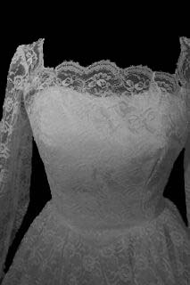 gowns7fcua.jpg Vintage modest wedding gown front